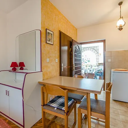 Studio Ozren 139 Apartment